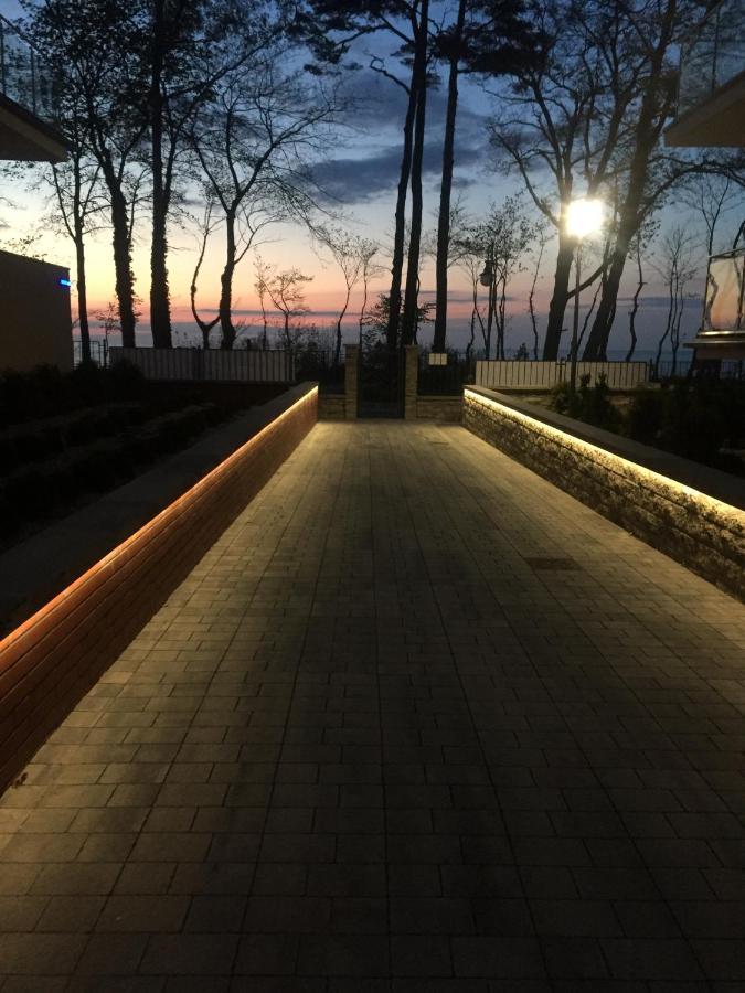 Apartament Nadmorski Z Basenem Klifowa Rewal Exterior photo