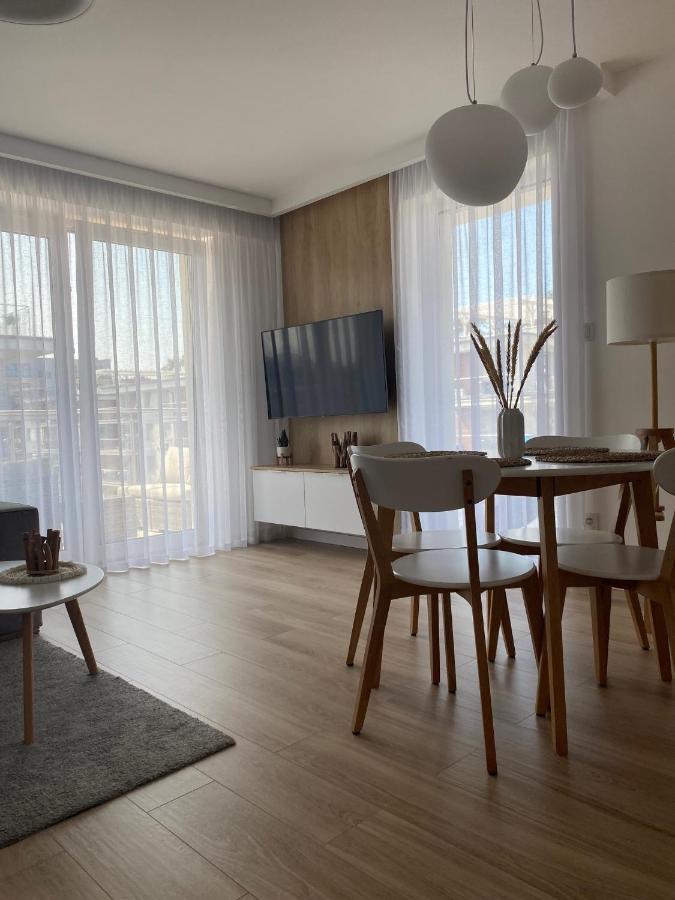 Apartament Nadmorski Z Basenem Klifowa Rewal Exterior photo